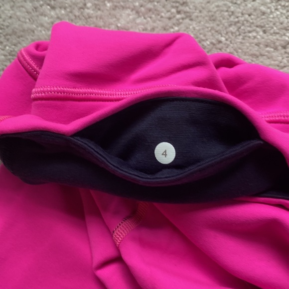 Lululemon Wunderunder Reversible Crop size 4 black swan and raspberry glo light - Picture 2 of 8